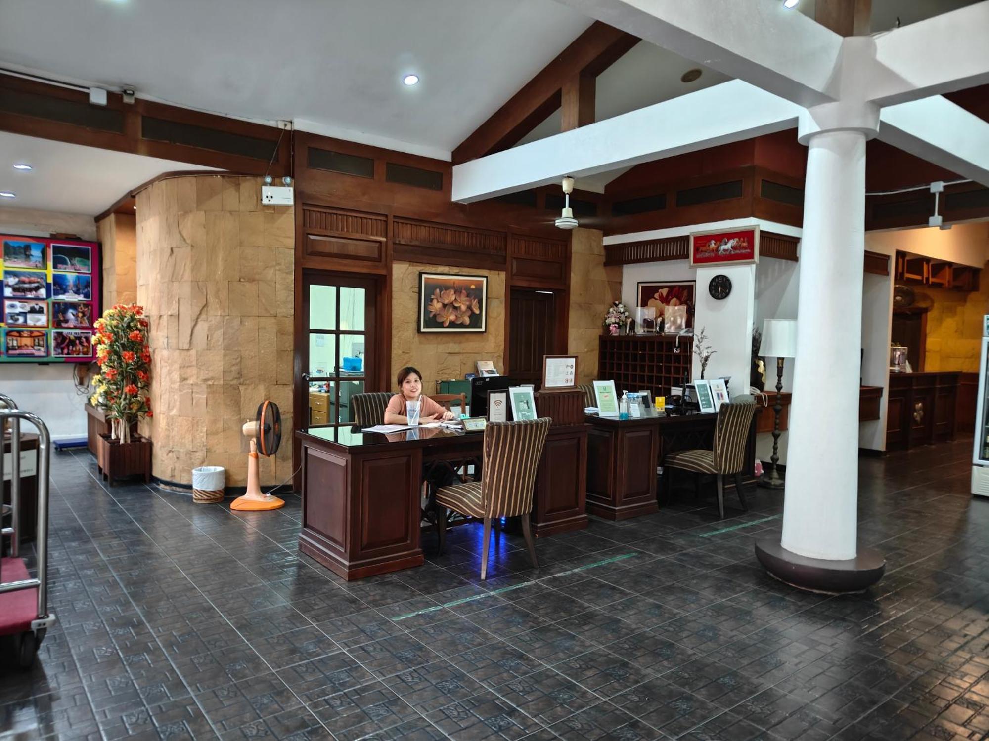 Phuket Leelavadee Hua Ting Resort Patong Bagian luar foto