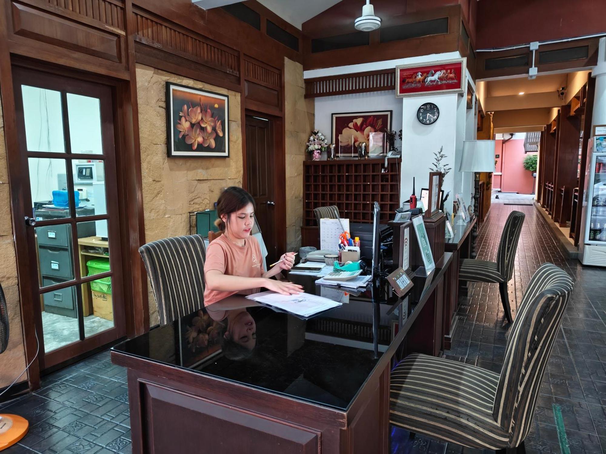 Phuket Leelavadee Hua Ting Resort Patong Bagian luar foto