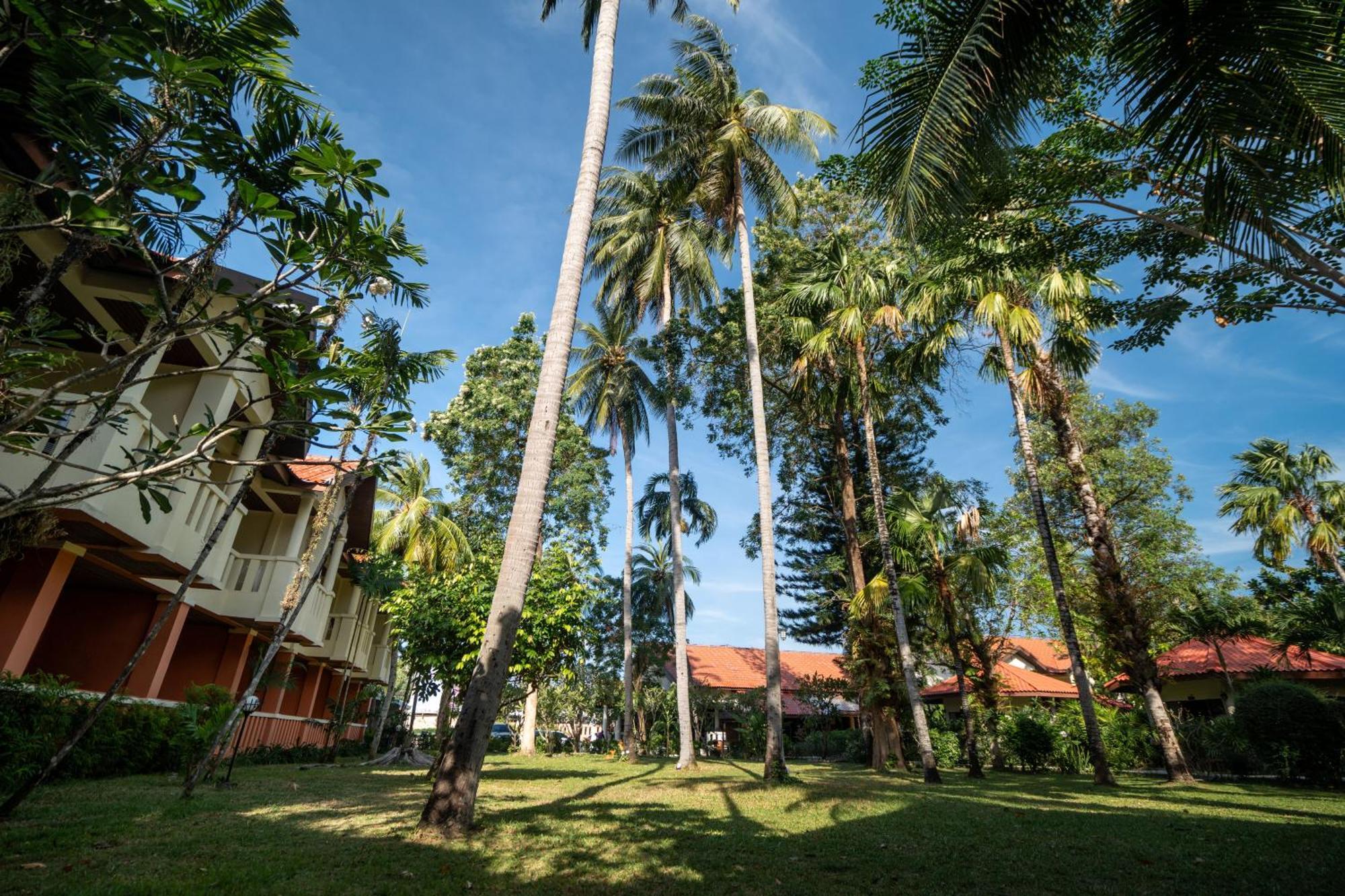 Phuket Leelavadee Hua Ting Resort Patong Bagian luar foto