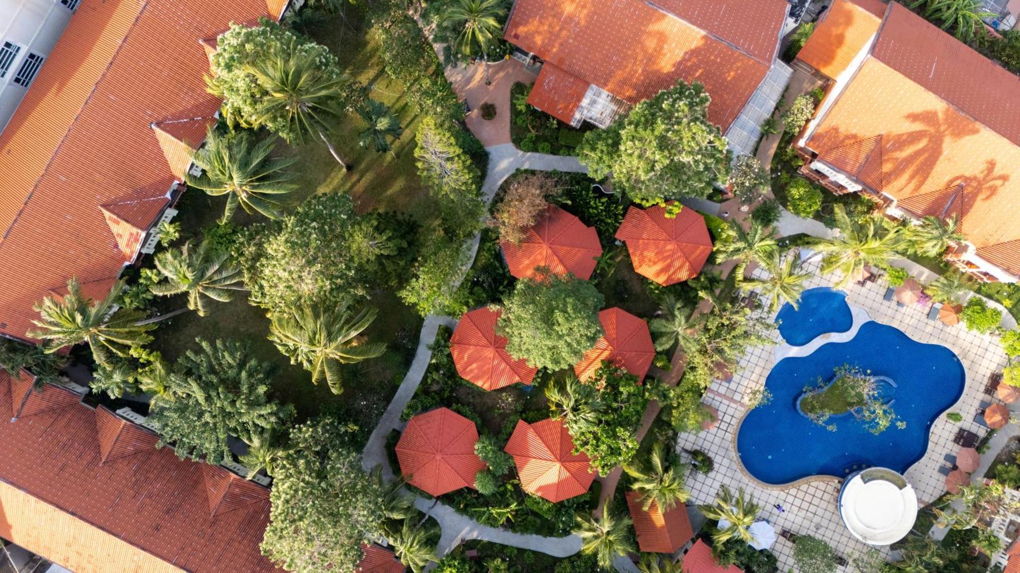 Phuket Leelavadee Hua Ting Resort Patong Bagian luar foto