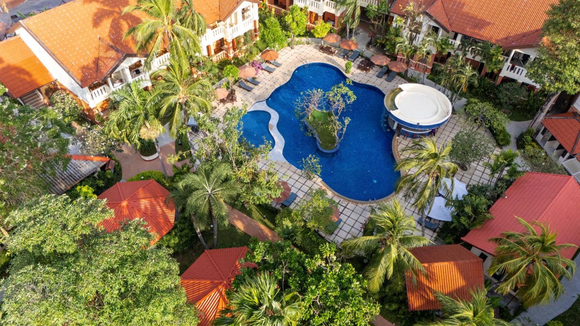 Phuket Leelavadee Hua Ting Resort Patong Bagian luar foto