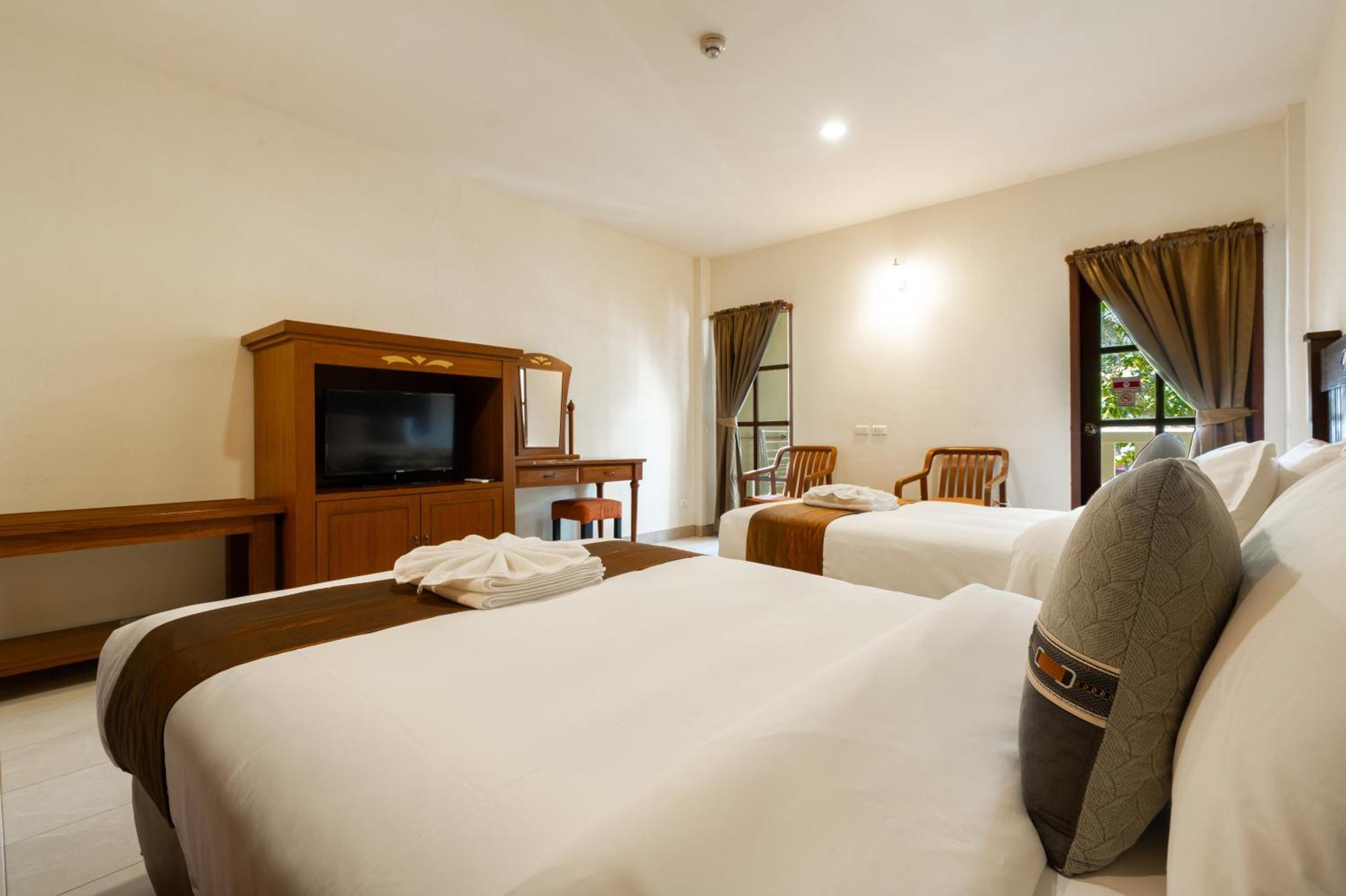 Phuket Leelavadee Hua Ting Resort Patong Bagian luar foto
