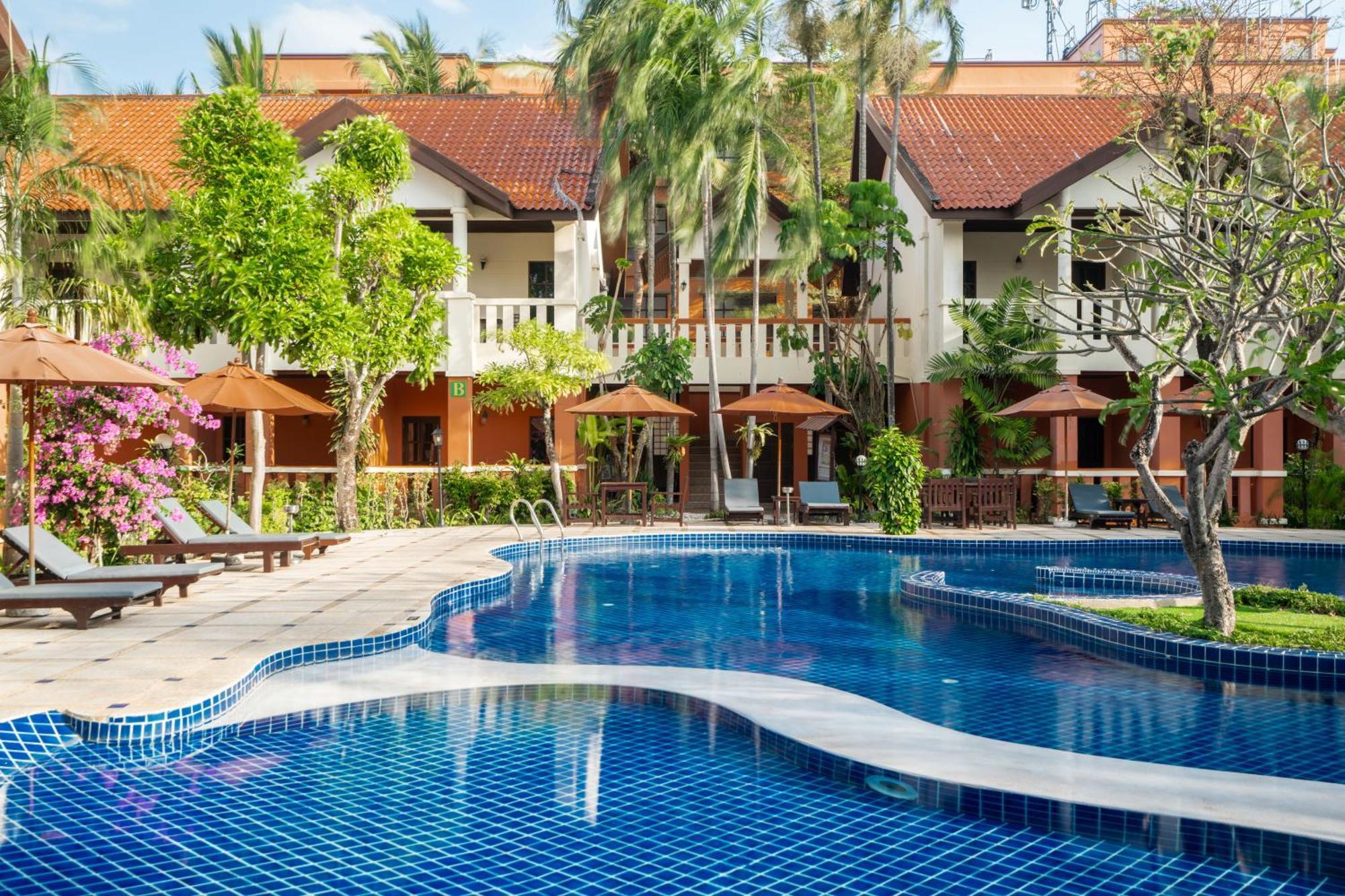 Phuket Leelavadee Hua Ting Resort Patong Bagian luar foto