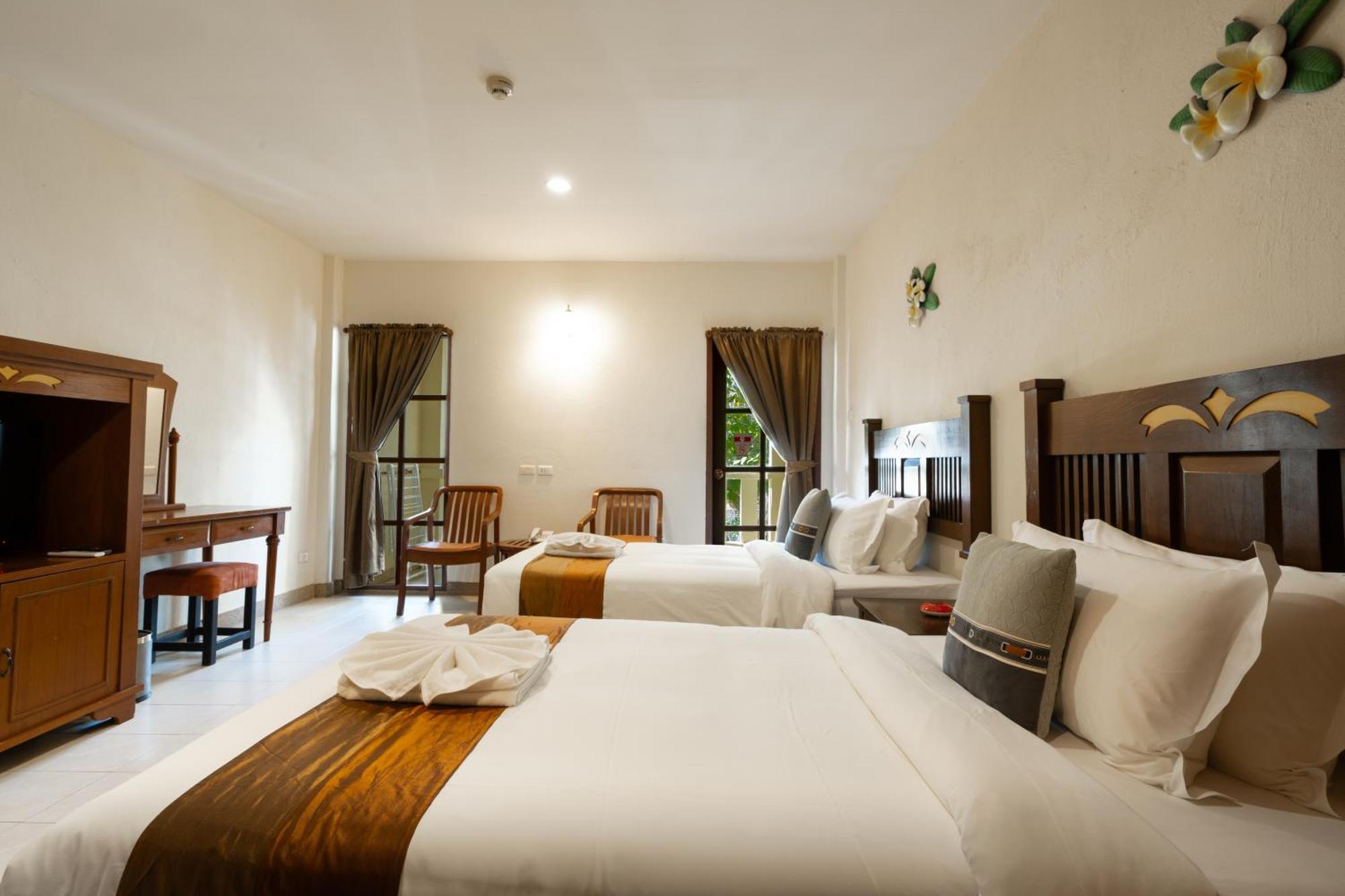 Phuket Leelavadee Hua Ting Resort Patong Bagian luar foto