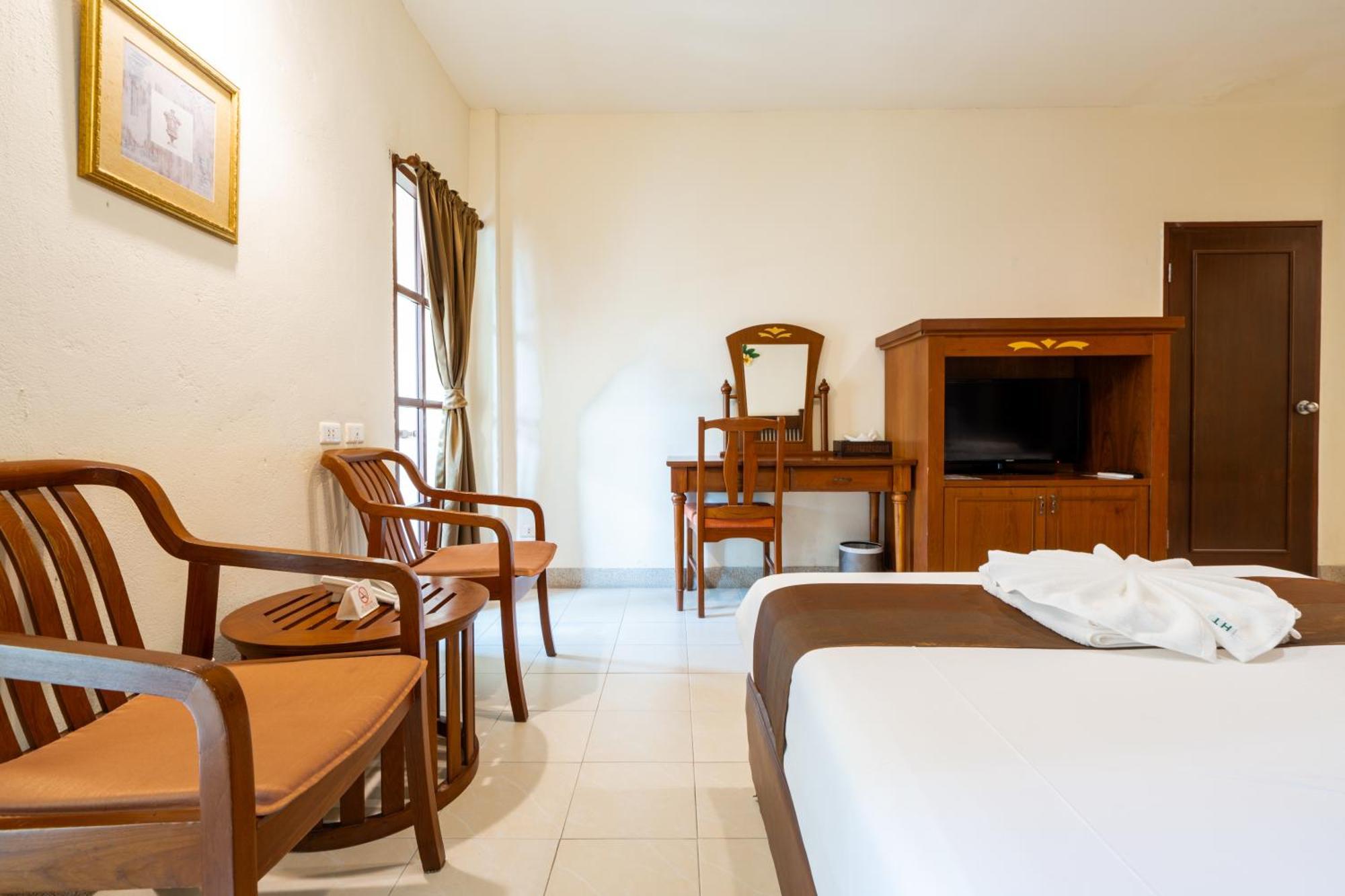 Phuket Leelavadee Hua Ting Resort Patong Bagian luar foto