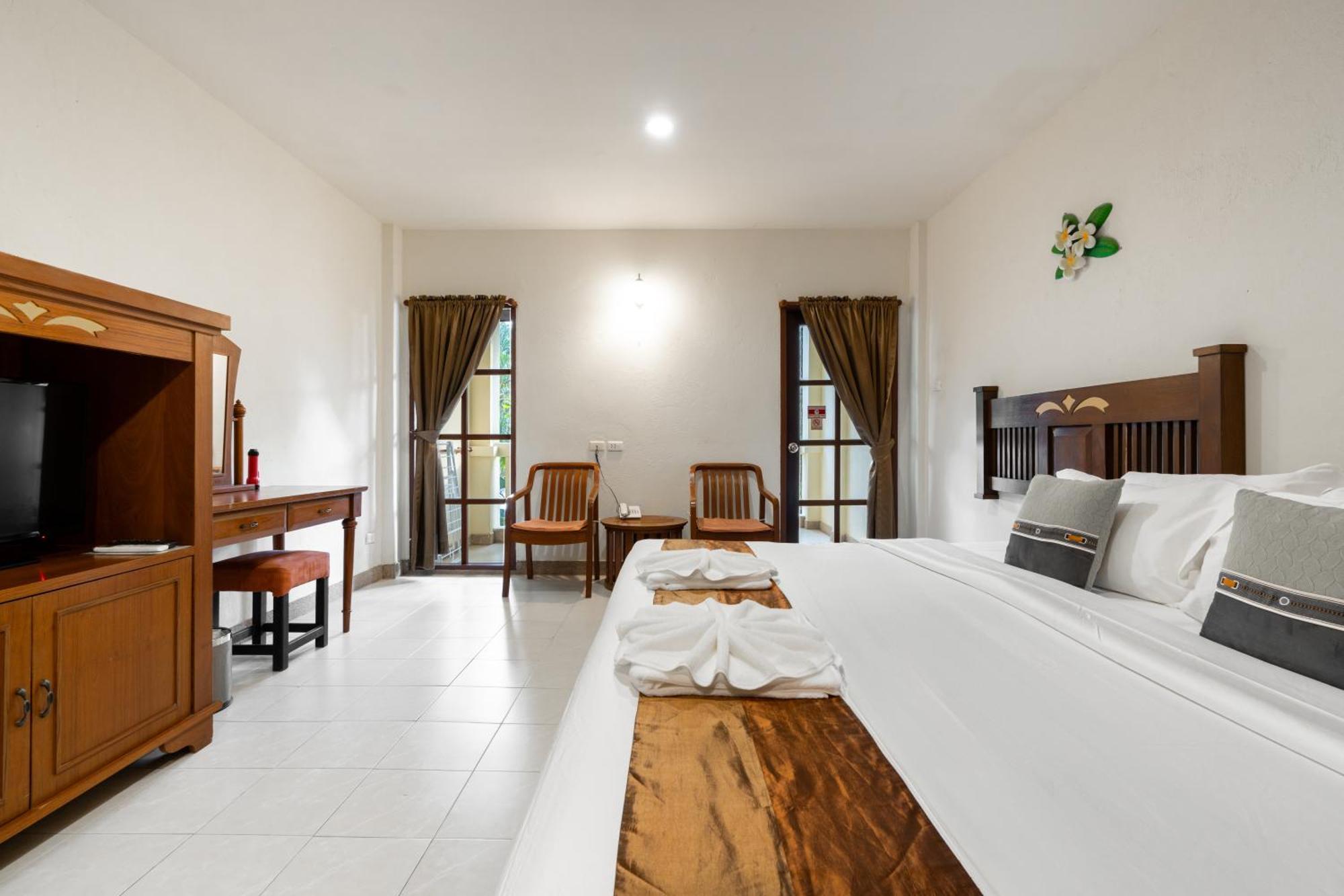 Phuket Leelavadee Hua Ting Resort Patong Bagian luar foto