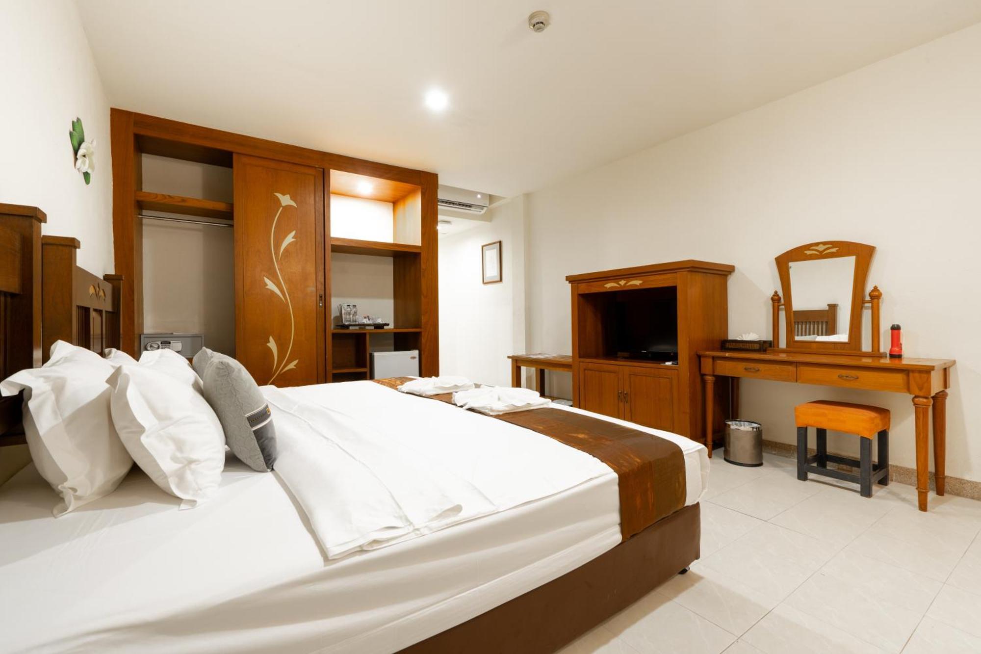 Phuket Leelavadee Hua Ting Resort Patong Bagian luar foto