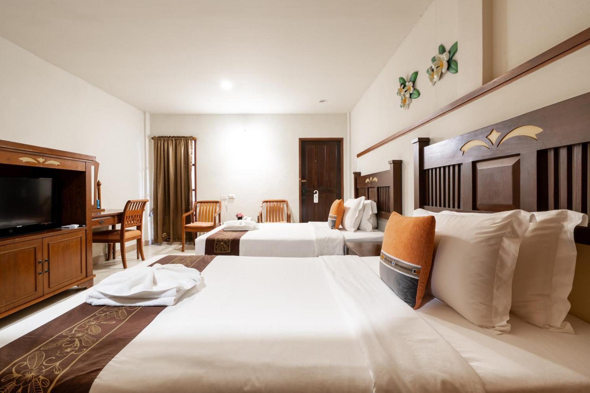 Phuket Leelavadee Hua Ting Resort Patong Bagian luar foto