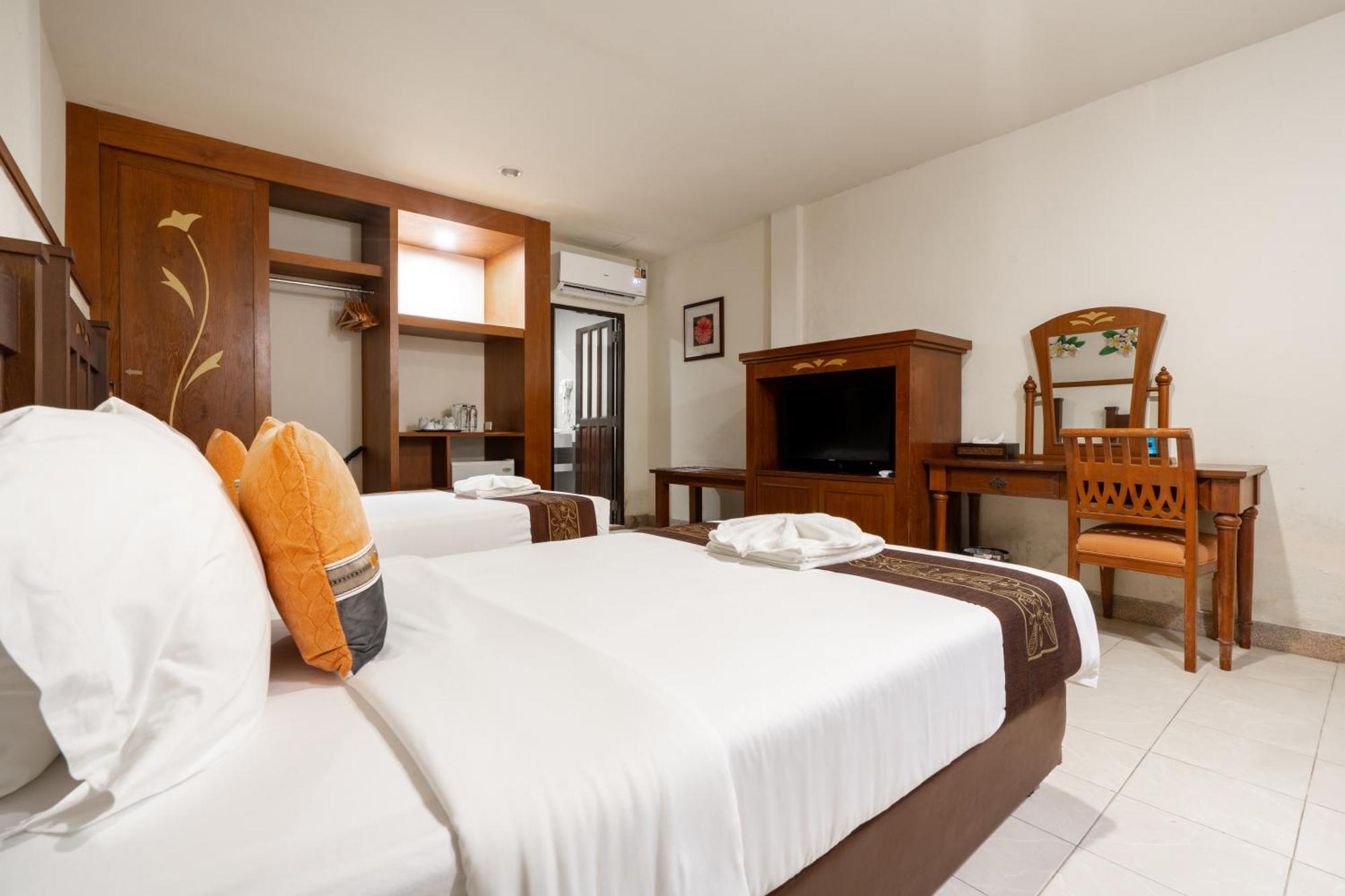 Phuket Leelavadee Hua Ting Resort Patong Bagian luar foto